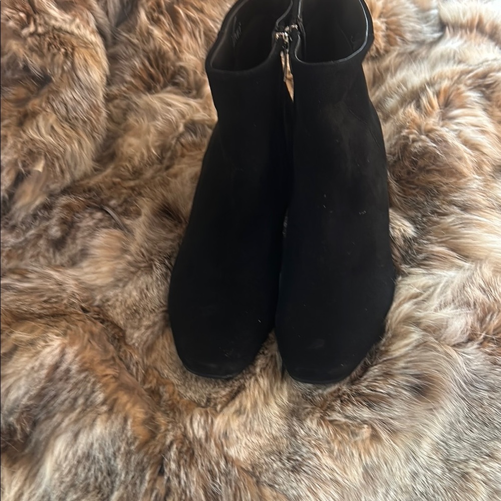 Sleek Black Ankle Boots with Slip-On Design
